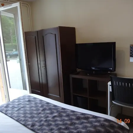 Hotel Bon Accueil 3*