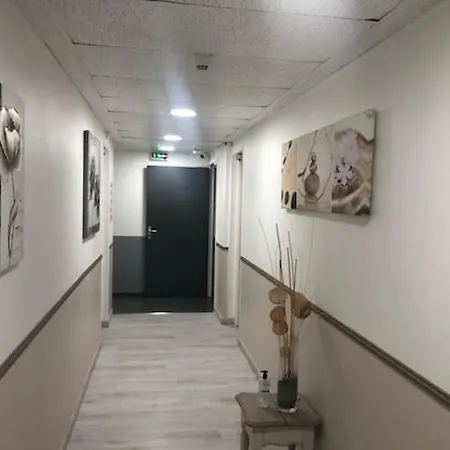 Hotel Bon Accueil 3*
